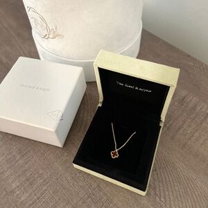 VCA sweet Alhambra carnelian necklace